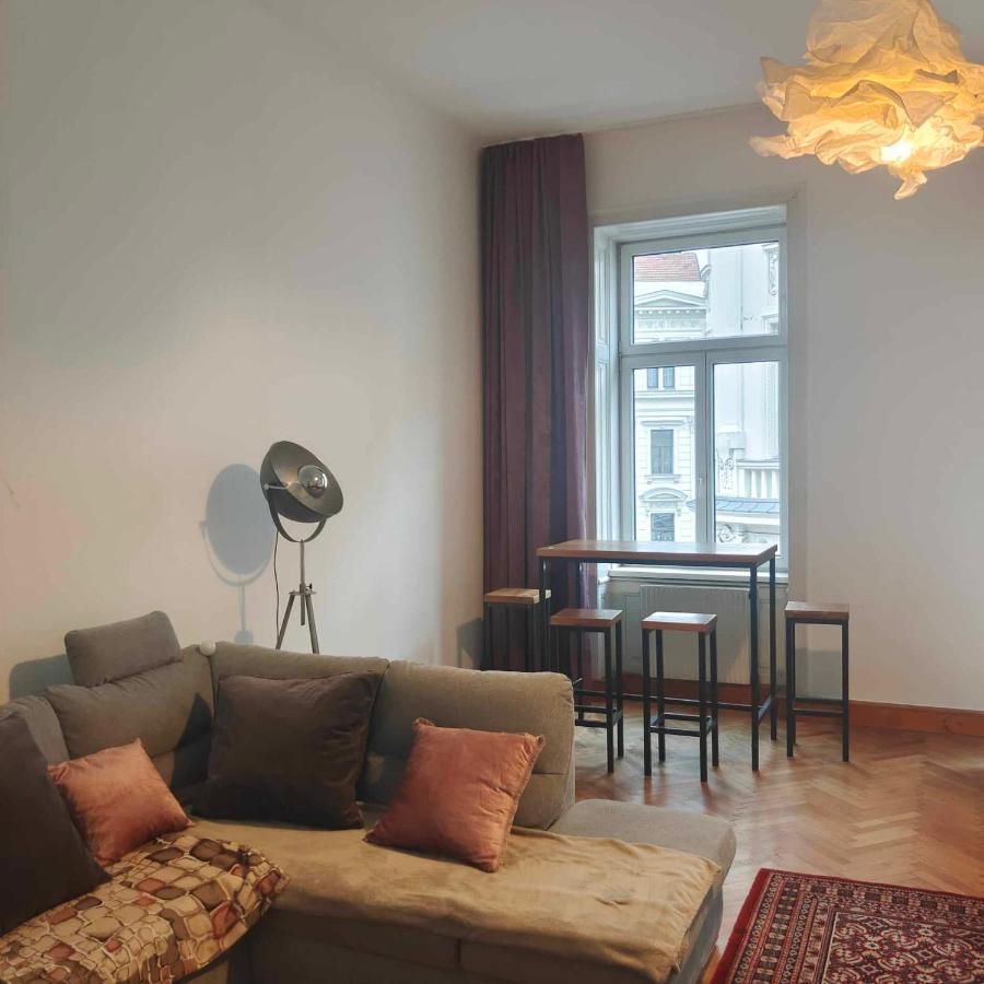 Large 4 Room Apartment In The Center Of Wina Bagian luar foto